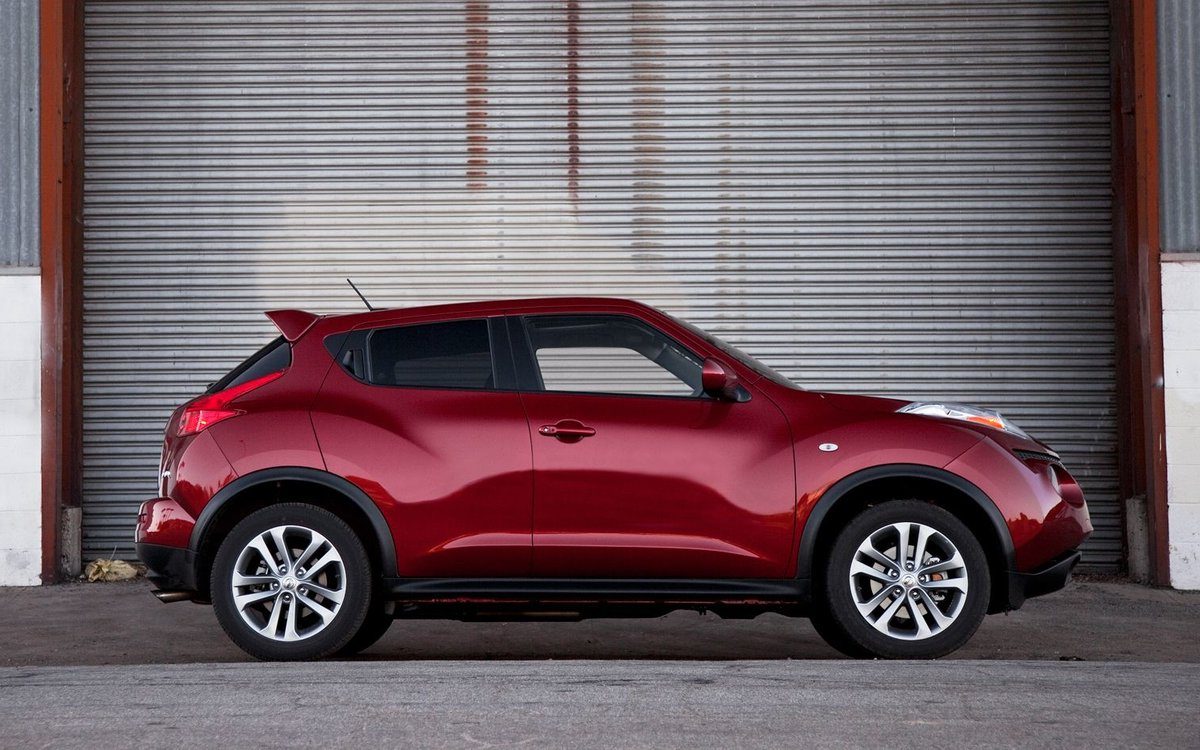 Nissan Juke Nismo красный